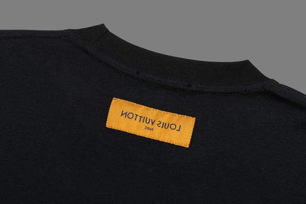 ブランドTシャツ側面デザイン